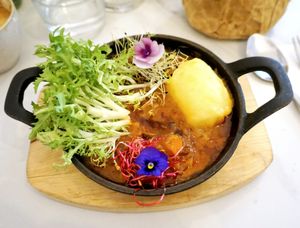 Ramequin with mashed potatoes and sauce bourguignonne at L'Abattoir Vegetal - Guisarde in Paris