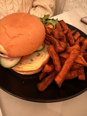 Funky burger  at L'Abattoir Vegetal - Guisarde in Paris