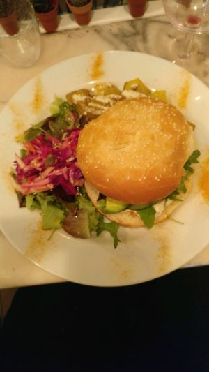 Burger at L'Abattoir Vegetal - Guisarde in Paris