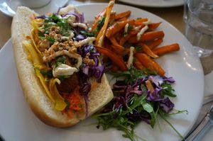 Funky Hot Dog at L'Abattoir Vegetal - Guisarde in Paris