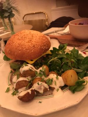 The funky burger at L'Abattoir Vegetal - Guisarde in Paris