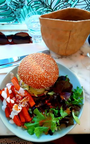 Burger at L'Abattoir Vegetal - Guisarde in Paris