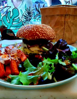 Burger at L'Abattoir Vegetal - Guisarde in Paris