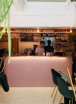 Nice staff on the floor at L'Abattoir Vegetal - Guisarde in Paris