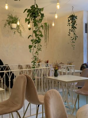 Super cute restaurant interior at L'Abattoir Vegetal - Guisarde in Paris