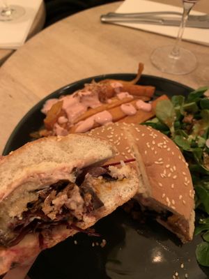 Delicious burger at L'Abattoir Vegetal - Guisarde in Paris