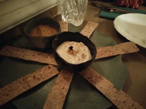 peanut crackers with hummus (not vegan!) and piquillo sauce at BumpGreen in Madrid