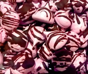Raspberry and chocolate meringue kisses, like little raspberry sweets! at Forgot the Eggs in Chorley