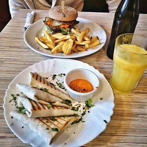 Burger z Tempeh i Tortilla z warzywami at Warzywniak in Wroclaw
