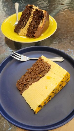 Maracuja Cake at Omphalos in Arequipa