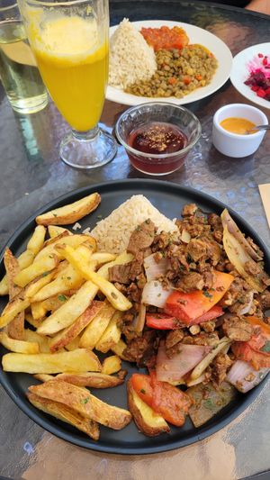 Lomo saltado with Soymeat at Omphalos in Arequipa