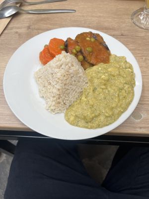 Hauptspeise: Muß aus Mais mit Gemüse und Reis  at Omphalos in Arequipa