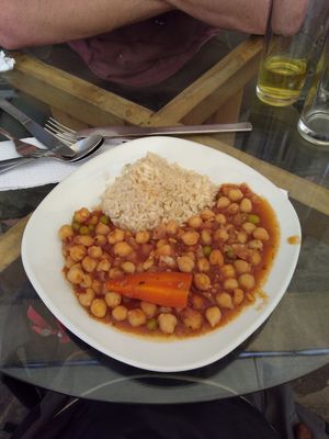 Chickpeas and brown rice almuerzo at Omphalos in Arequipa