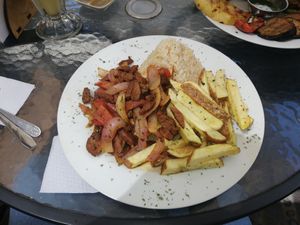 Lomo Saltado vegano, expectacular!!! at Omphalos in Arequipa