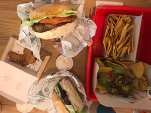 Nuggets Nachos & burgers at La Trocadero in Barcelona