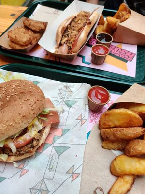 Menú perroyanke, nuggets y menú setbacon at La Trocadero in Barcelona