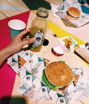 Vegan burguer and cold press juice at La Trocadero in Barcelona