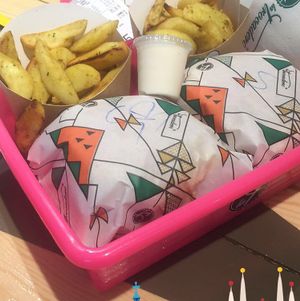 burger fries and vegan mayo at La Trocadero in Barcelona