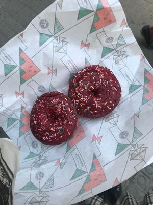 Vegan red velvet donuts - The best at La Trocadero in Barcelona