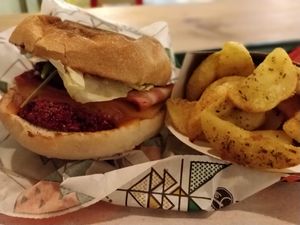 LT burger with potatoes at La Trocadero in Barcelona