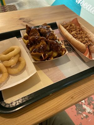 Onion rings, pinchos bbq, hotdog at La Trocadero in Barcelona