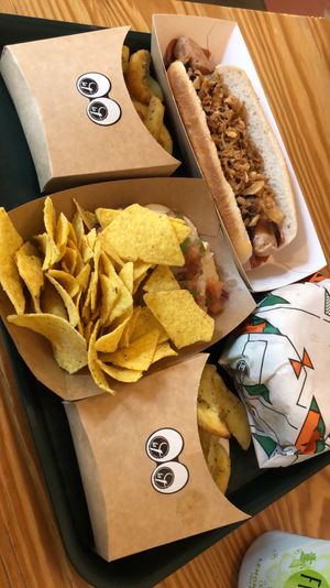 Perrito y burger at La Trocadero in Barcelona