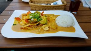 Peanut sauce vegan rice dish at Thai Thai in Koblenz