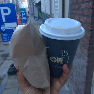 muffin & coffee to go at Mie Vie in Ghent