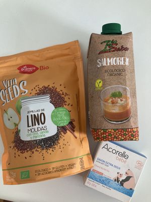 Des graines moulues, un savon pour bébé et un gaspacho bio ! Quelques produits de mes courses à la boutique !   at Bio Milanes in Malaga