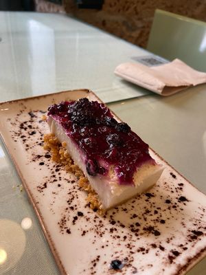 Cheesecake at Organi Chiado in Lisbon