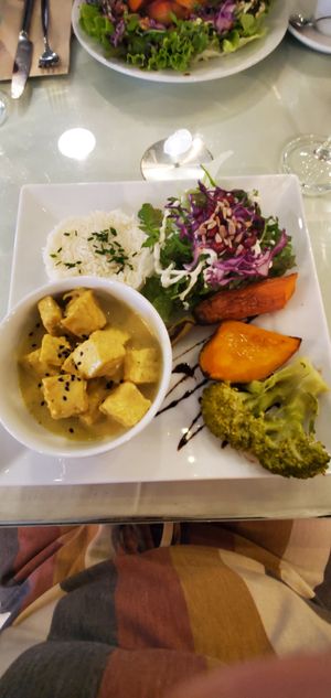 Thai tofu at Organi Chiado in Lisbon
