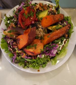 Veggie salad at Organi Chiado in Lisbon