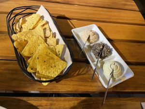 Nachos et pâtés at Organi Chiado in Lisbon