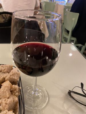 Vino Tinto orgqnico at Organi Chiado in Lisbon