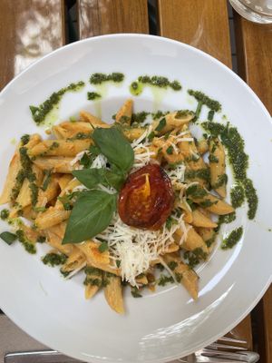 Macarrones con tomate y pesto  at Organi Chiado in Lisbon
