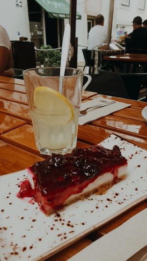 Vegan Cheescake and Handmade Limonade at Organi Chiado in Lisbon