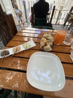 Vegan pate, homemade bread & fresh juice  at Organi Chiado in Lisbon