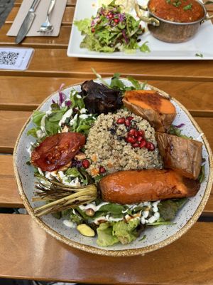 Salade légumes quinoa   at Organi Chiado in Lisbon