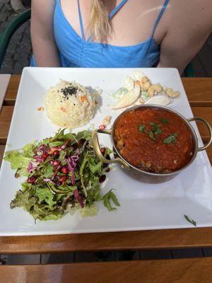 Chili végane dans sa petite marmite   at Organi Chiado in Lisbon