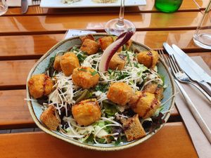 Cesar salad at Organi Chiado in Lisbon