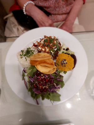 Veggie burger at Organi Chiado in Lisbon