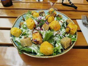 Cesar salad at Organi Chiado in Lisbon