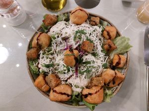 Salada césar at Organi Chiado in Lisbon