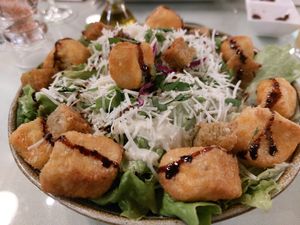 Salada césar at Organi Chiado in Lisbon