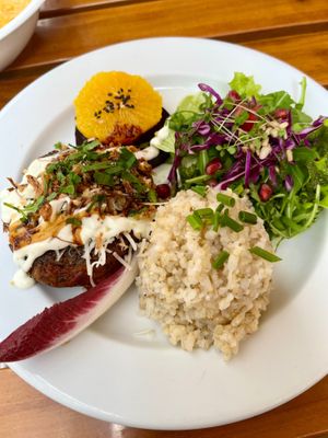 Burger at Organi Chiado in Lisbon
