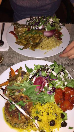 beanburger with salad, vegetables & rice at Organi Chiado in Lisbon
