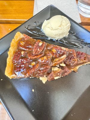 Tarta de pecanas con helado  at Organi Chiado in Lisbon