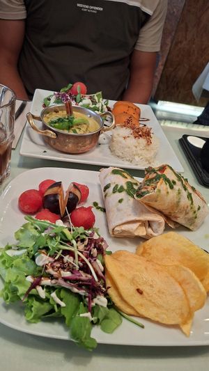 Seitan wrap and curry at Organi Chiado in Lisbon