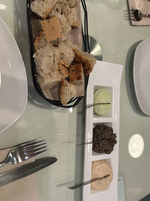 3 dips starter  at Organi Chiado in Lisbon