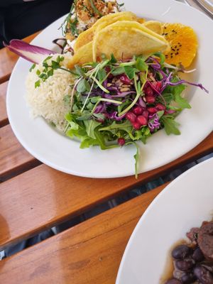Burgerpatty with chips, rice and salad at Organi Chiado in Lisbon